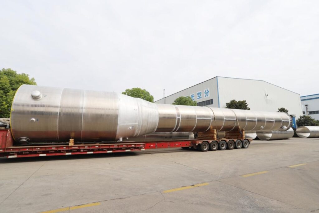 Double-column cryogenic distillation system for nitrogen separation