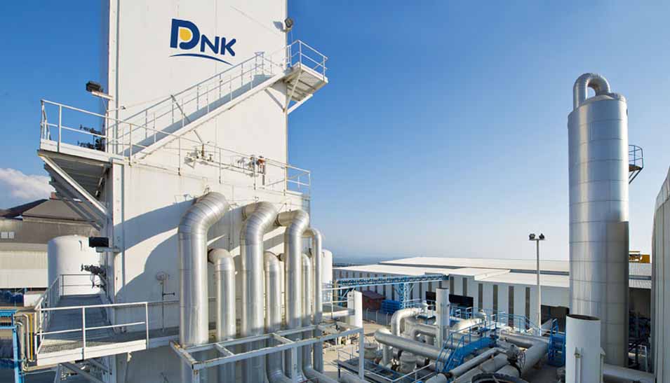 Large-scale cryogenic air separation unit for liquid nitrogen production.